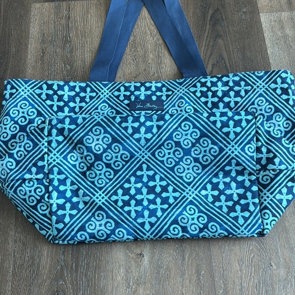 VERA BRADLEY FAMILY TOTE RETIRED CUBAN TILES PRINT MESH DRAWSTRING. Large tote. - Picture 3 of 6
